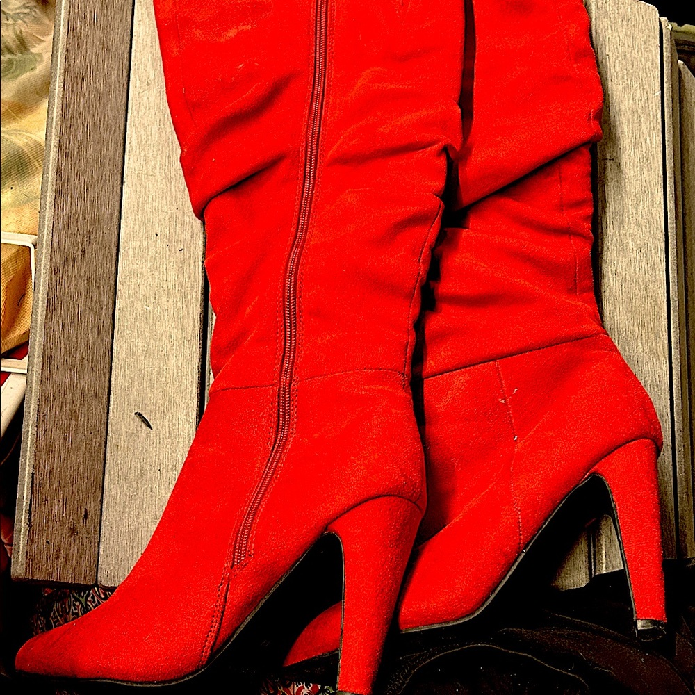 TOP Moda Bold Red Heeled Boots